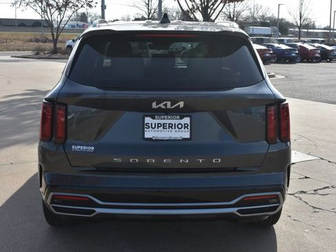Used 2022 Kia Sorento S image 6