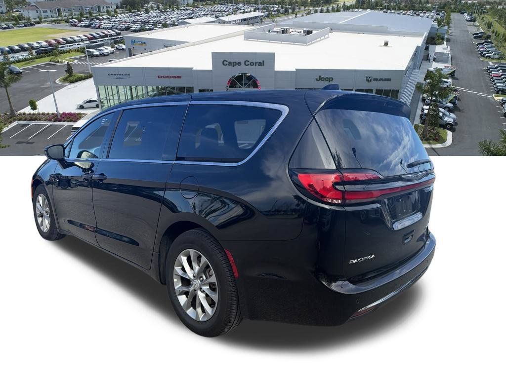 Used 2026 Chrysler Pacifica Limited FWD image 4