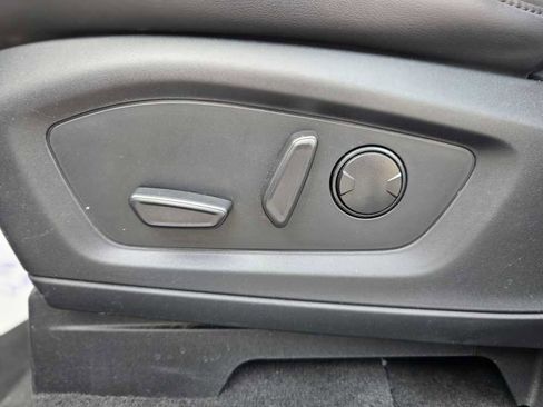 Used 2022 Ford Explorer XLT w/ Equipment Group 202A image 35