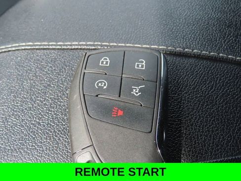Used 2025 Chevrolet Traverse LT AWD/4WD image 38