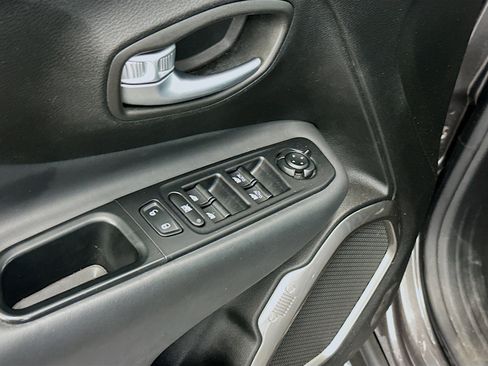 Used 2018 Jeep Renegade Limited w/ UConnect 8.4 Nav Group image 15