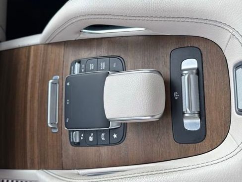 Used 2022 Mercedes-Benz GLS 450 4MATIC image 21