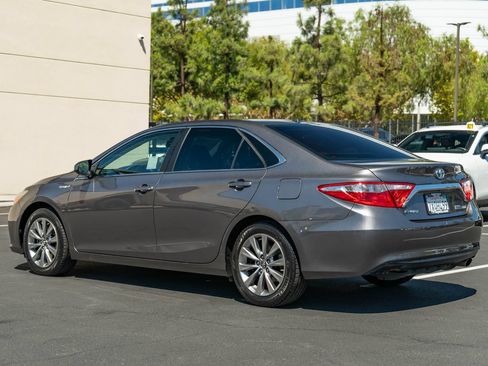 Used 2017 Toyota Camry XLE w/ Moonroof Package FWD image 12