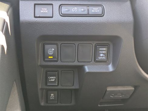 Used 2024 Nissan Frontier SL w/ Technology Package image 24