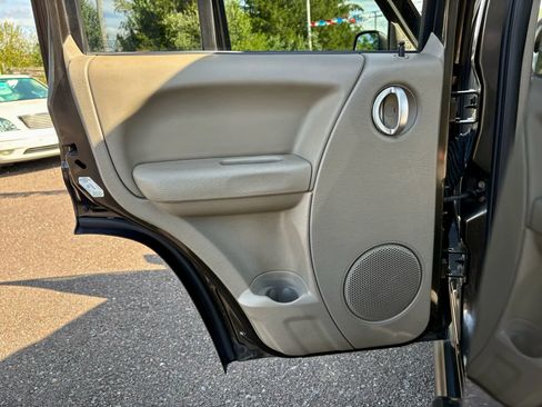 Used 2006 Jeep Liberty Limited image 12