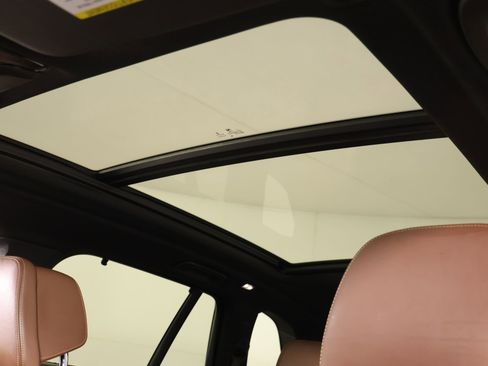 Used 2019 BMW X5 xDrive50i w/ M Sport Package image 17