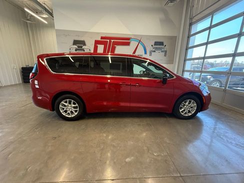 New 2026 Chrysler Pacifica Select FWD image 2