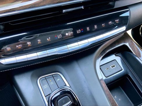 Used 2023 Cadillac Escalade Sport Platinum AWD/4WD image 28