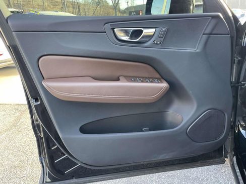 Used 2023 Volvo XC60 B5 Plus w/ Climate Package image 5