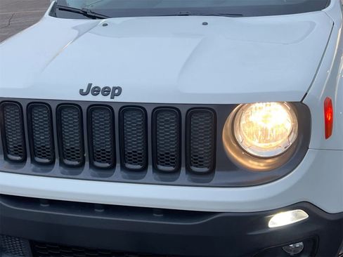 Used 2017 Jeep Renegade Altitude image 11