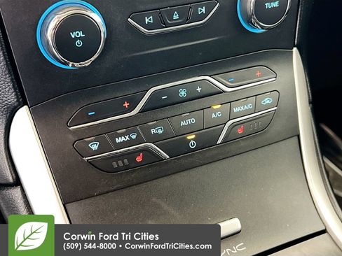 Used 2015 Ford Edge SEL w/ Equipment Group 201A AWD/4WD image 9