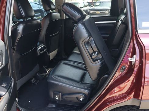 Used 2019 Toyota Highlander XLE image 42