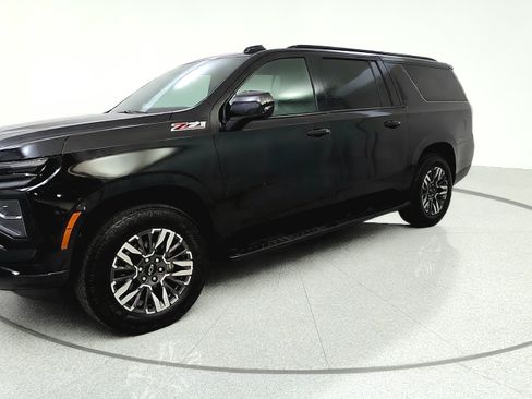Used 2025 Chevrolet Suburban Z71 AWD/4WD image 3