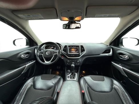 Used 2018 Jeep Cherokee Trailhawk image 17