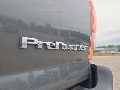 Used 2015 Toyota Tacoma PreRunner w/ Convenience Package RWD image 16