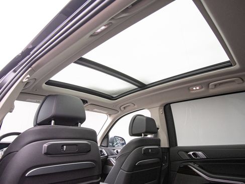 Used 2026 BMW X7 xDrive40i w/ Premium Package AWD/4WD image 18