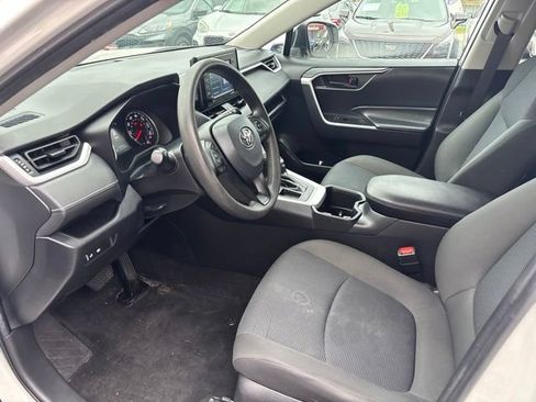 Used 2022 Toyota RAV4 LE FWD image 15