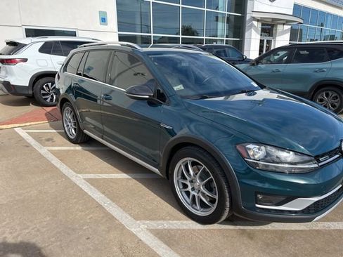 Used 2018 Volkswagen Golf Alltrack S image 3