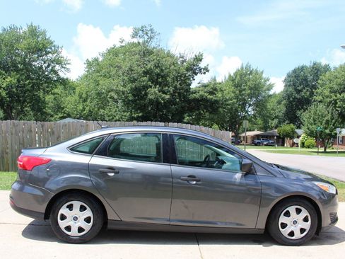Used 2016 Ford Focus S FWD image 11