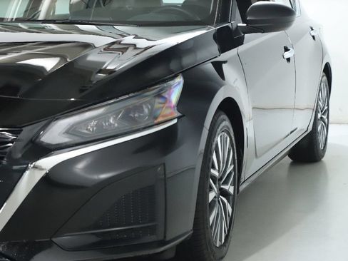 Used 2024 Nissan Altima 2.5 SV FWD image 5