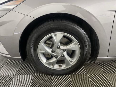 Used 2023 Hyundai Elantra SE w/ Preferred Accessory Package image 17