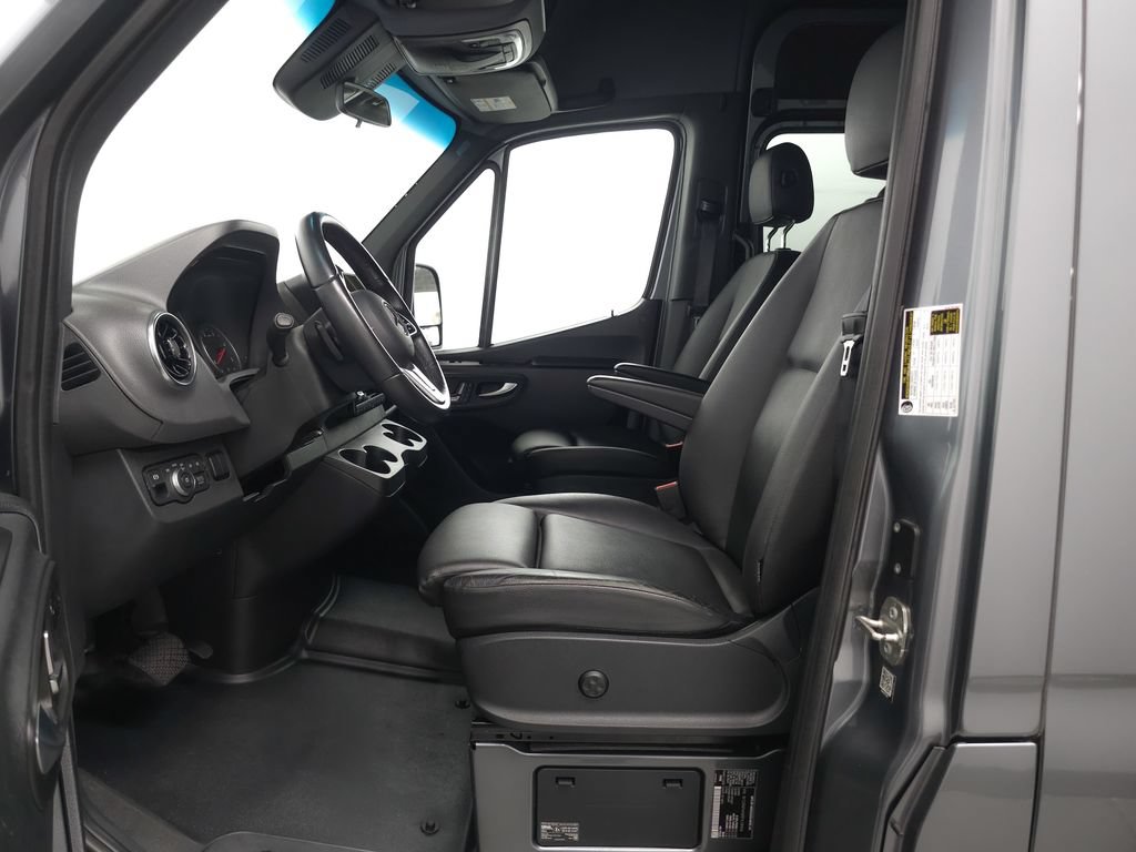Used 2024 Mercedes-Benz Sprinter 2500 image 7