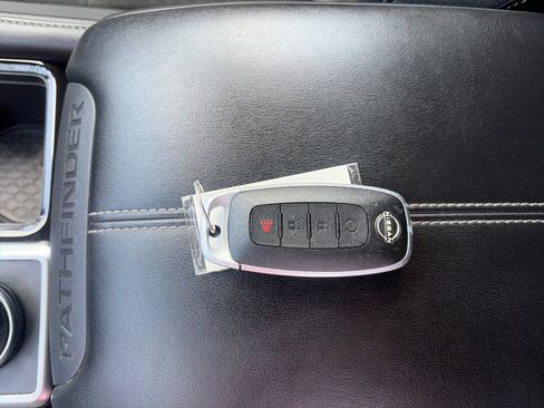 Used 2024 Nissan Pathfinder SV AWD/4WD image 34