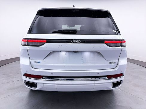 Used 2022 Jeep Grand Cherokee Overland w/ Luxury Tech Group IV AWD/4WD image 17