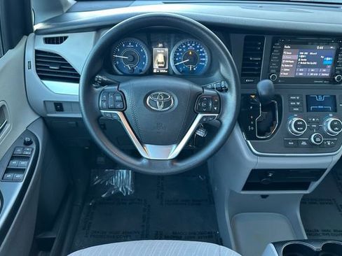 Used 2020 Toyota Sienna LE w/ Carpet Mat Package image 16