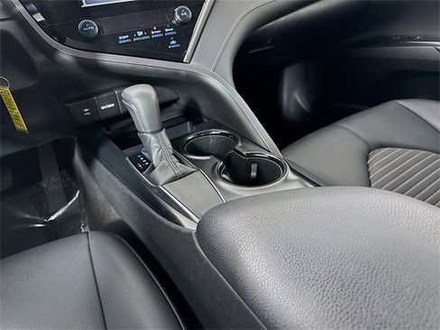 Used 2018 Toyota Camry SE image 25