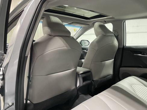 Used 2020 Toyota Camry SE w/ Sunroof Package FWD image 15