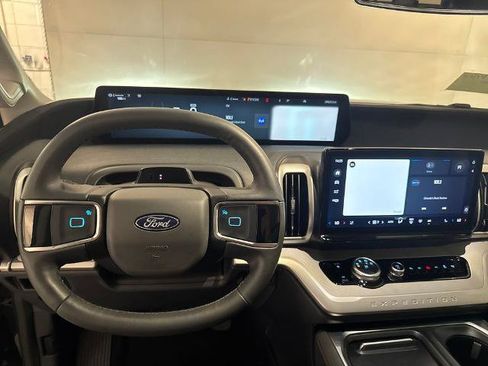 Certified 2025 Ford Expedition Active RWD image 5