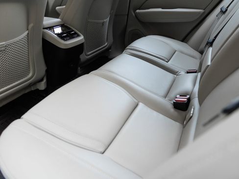 Used 2023 Volvo XC60 B5 Ultimate w/ Protection Package Premier FWD image 23