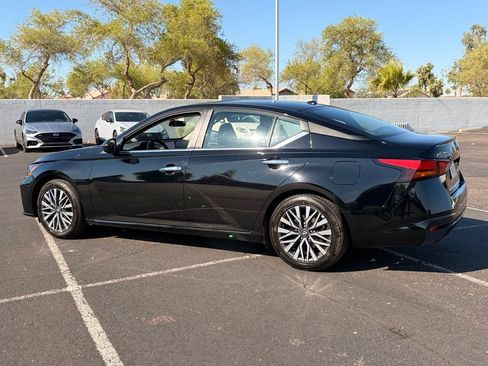 Certified 2025 Nissan Altima 2.5 SV FWD image 4