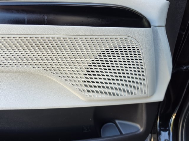 Used 2022 Kia Carnival LX FWD image 17