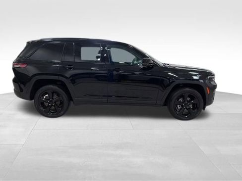 Used 2024 Jeep Grand Cherokee Altitude AWD/4WD image 30