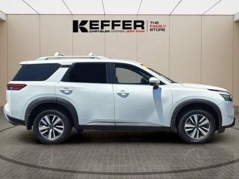Used 2024 Nissan Pathfinder SL AWD/4WD image 8