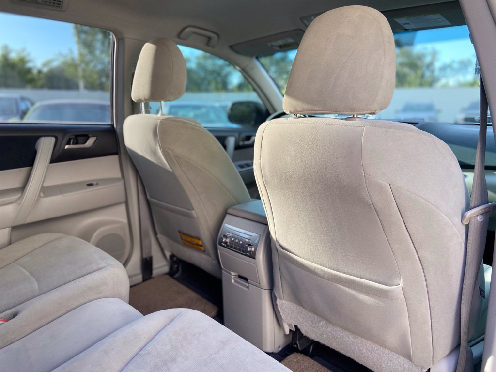 Used 2013 Toyota Highlander Plus FWD image 24