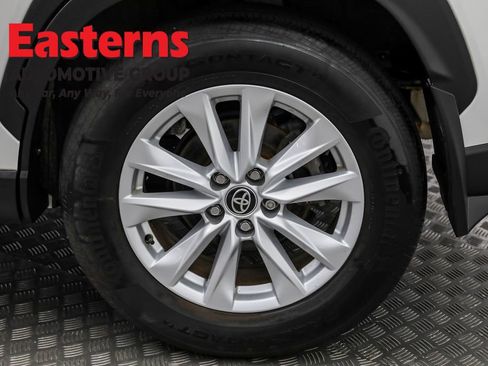 Used 2023 Toyota Corolla Cross LE image 32