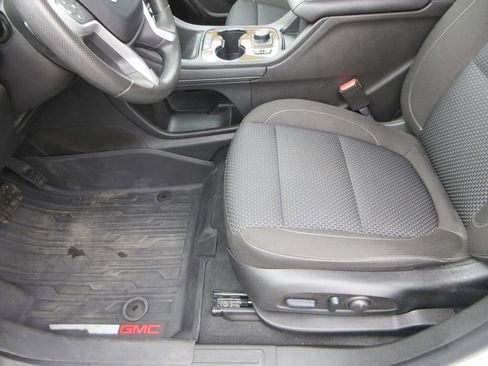 Used 2023 GMC Acadia SLE w/ Driver Convenience Package image 21