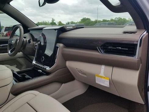 New 2026 GMC Yukon XL Denali w/ Sun & Power Step Package AWD/4WD image 15