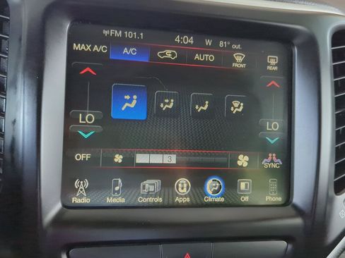 Used 2017 Jeep Cherokee Trailhawk AWD/4WD image 21