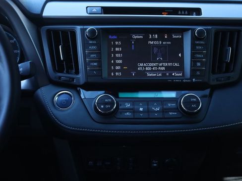 Used 2018 Toyota RAV4 Limited image 29