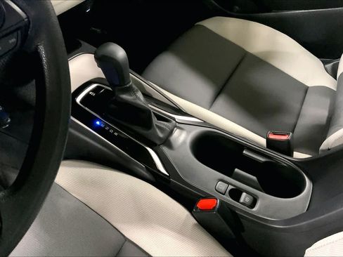 Used 2025 Toyota Corolla LE FWD image 17