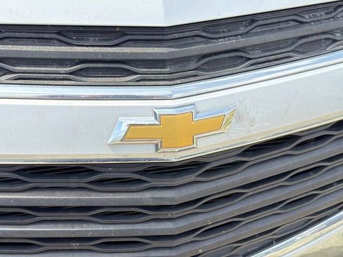 Used 2017 Chevrolet Equinox LS image 9