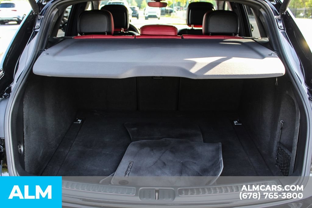 Used 2024 Porsche Macan AWD/4WD image 23