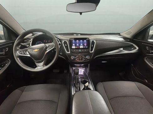 Used 2025 Chevrolet Malibu LT FWD image 9
