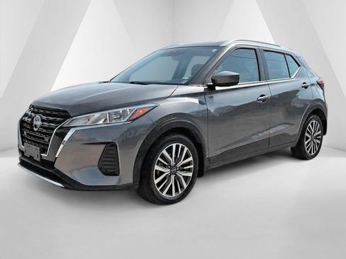 Used 2023 Nissan Kicks SV FWD image 3