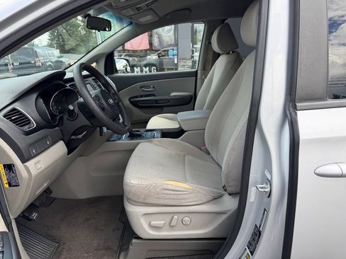 Used 2016 Kia Sedona LX w/ Option Group 020 FWD image 14