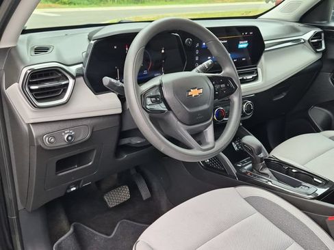 Used 2025 Chevrolet TrailBlazer LT FWD image 29